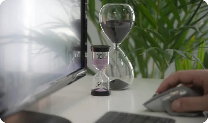 clear-hour-glass-on-white-table